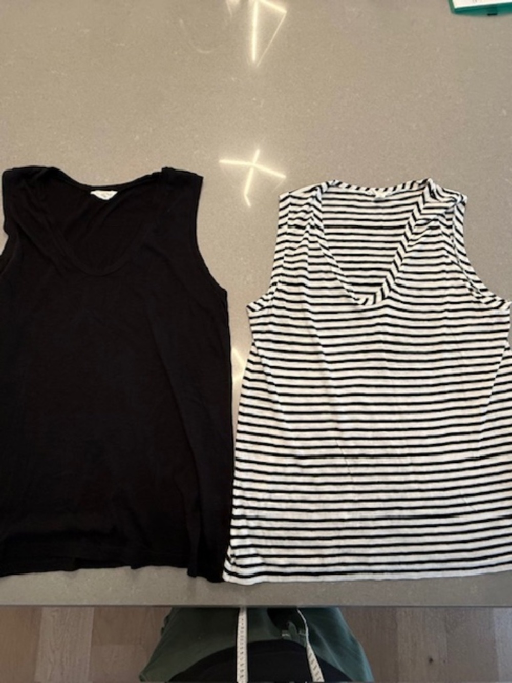 Two Women's Caslon (Nordstrom) V-Neck L Cotton Blend Sleeveless T-Shirts Worn 2x